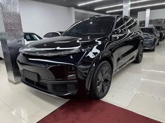 Li Auto L9 - фото 1