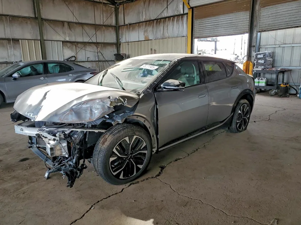 KIA EV6 - фото 1