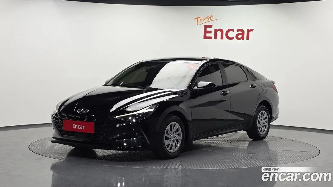 Hyundai Elantra - фото 1