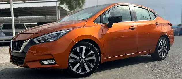 Nissan Versa - фото 1