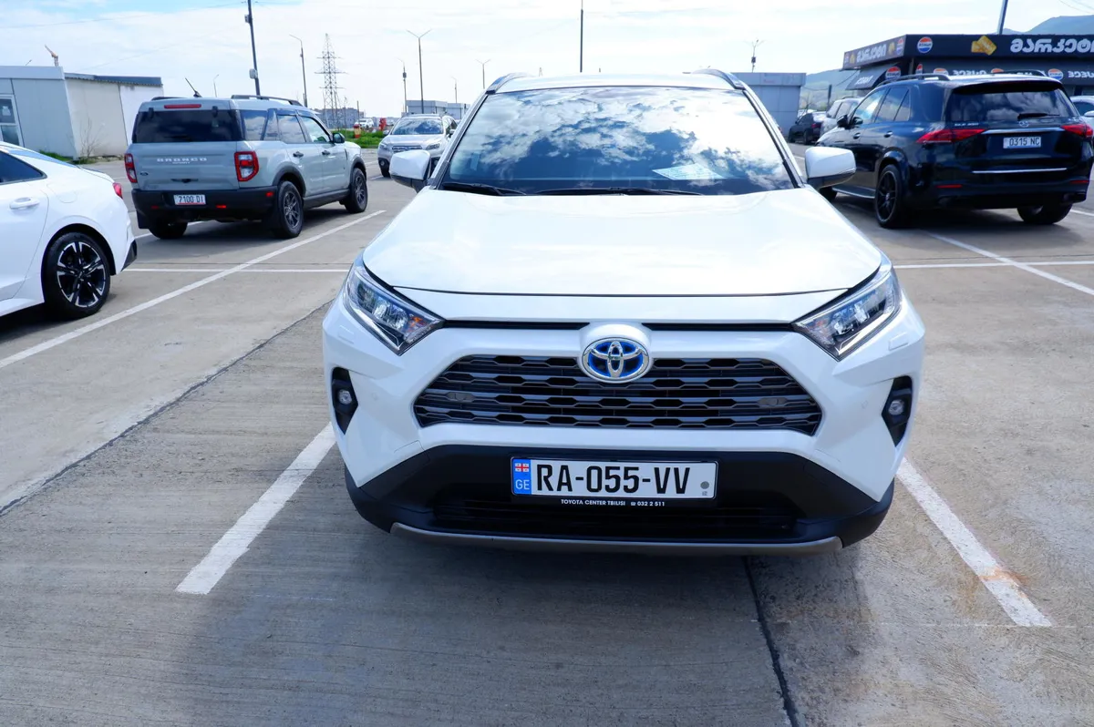 Toyota RAV 4 - фото 1