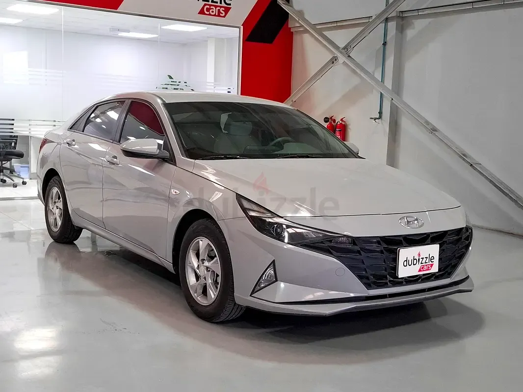 Hyundai Elantra - фото 1