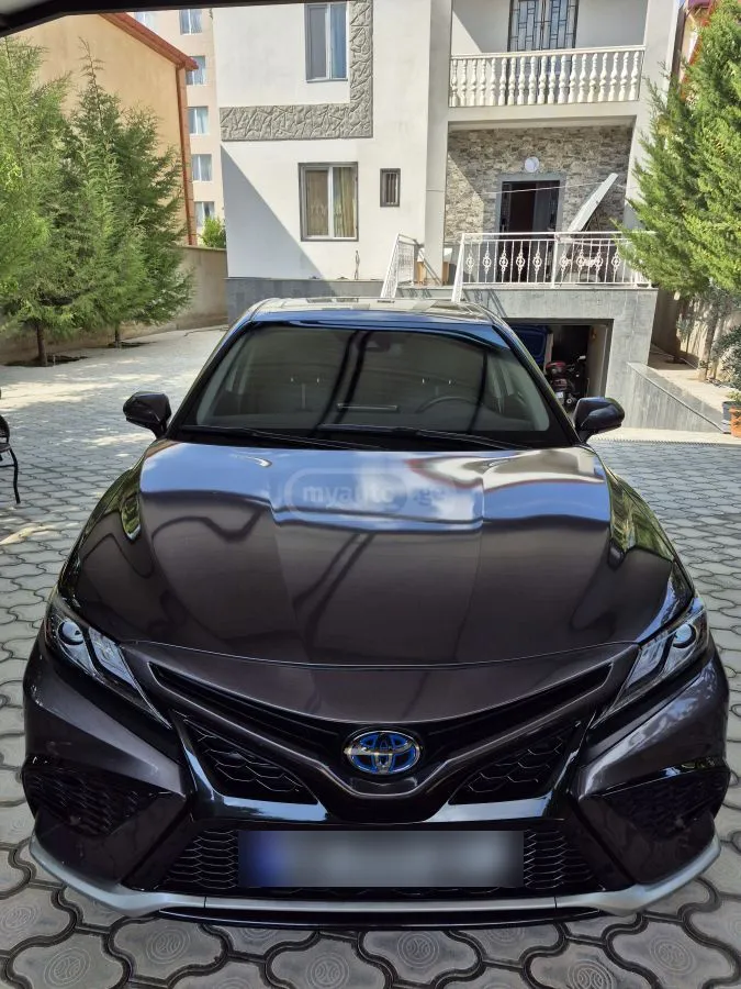 Toyota Camry - фото 1