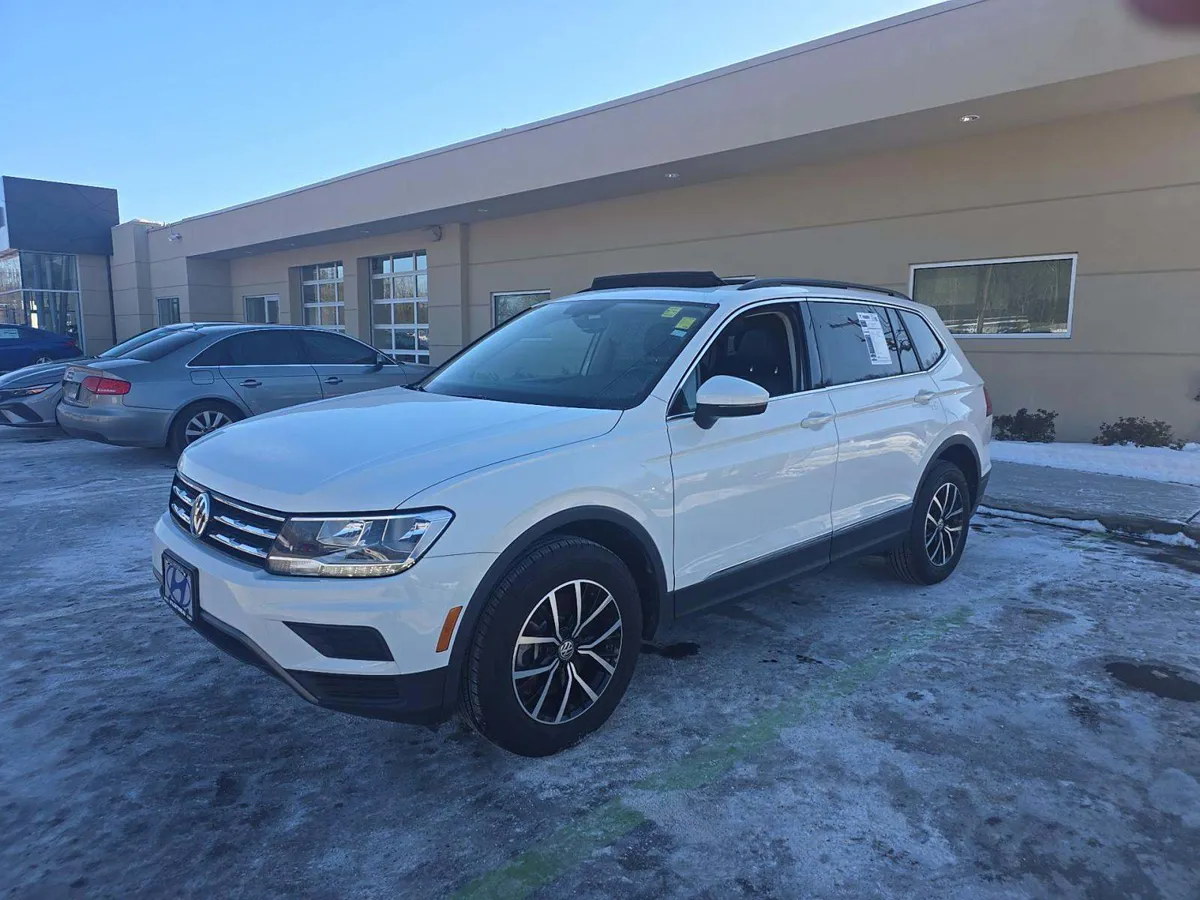 Volkswagen Tiguan 2.0T SE - фото 1