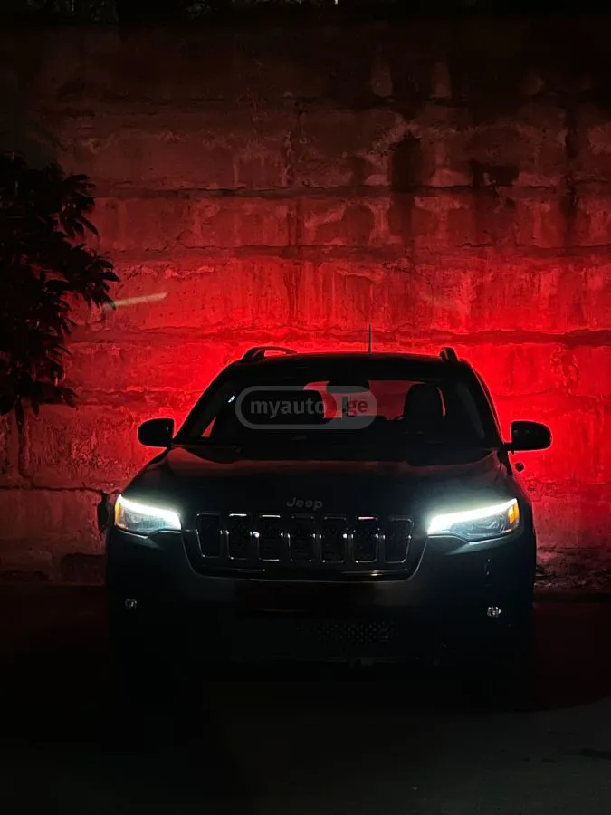 Jeep Cherokee - фото 1