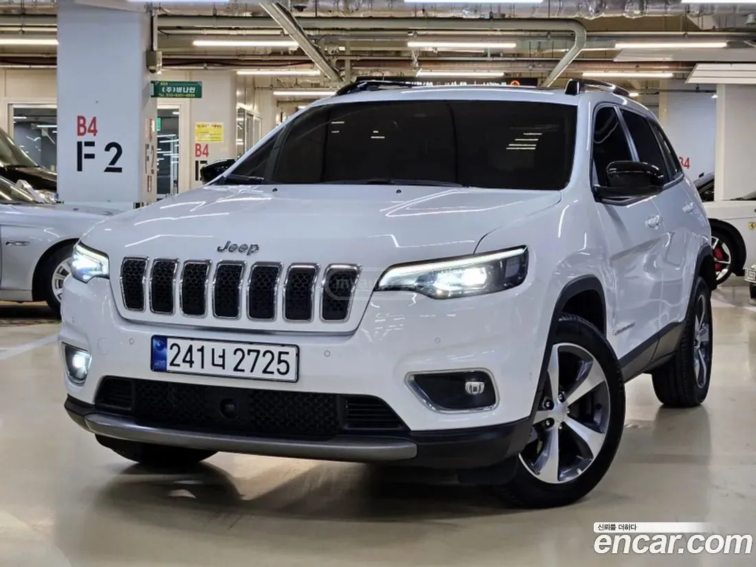 Jeep Cherokee - фото 1