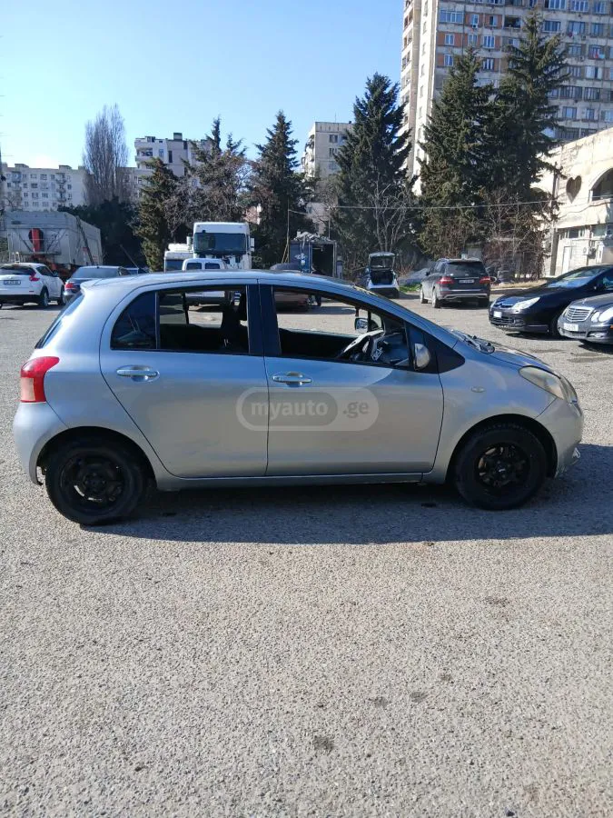 Toyota Vitz - фото 1