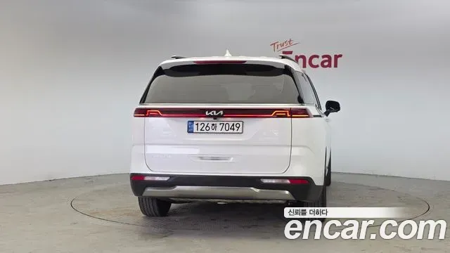 Kia Canival - фото 1