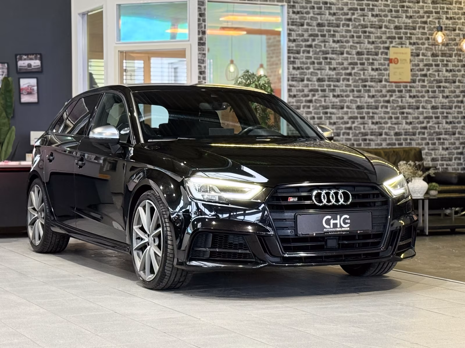 Audi S3 - фото 1