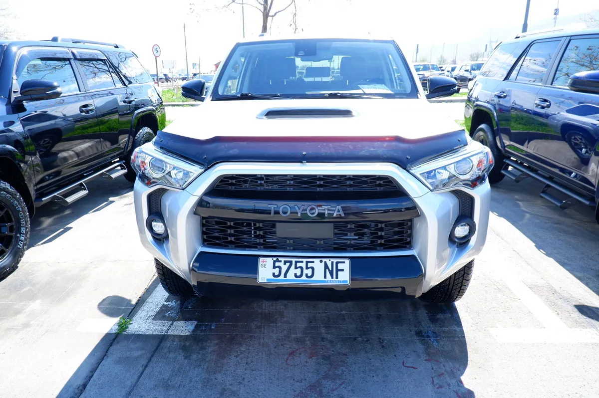 Toyota 4runner - фото 1