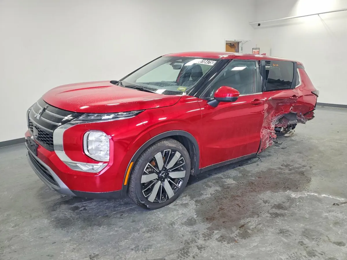 MITSUBISHI OUTLANDER - фото 1