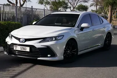 Toyota Camry - фото 1