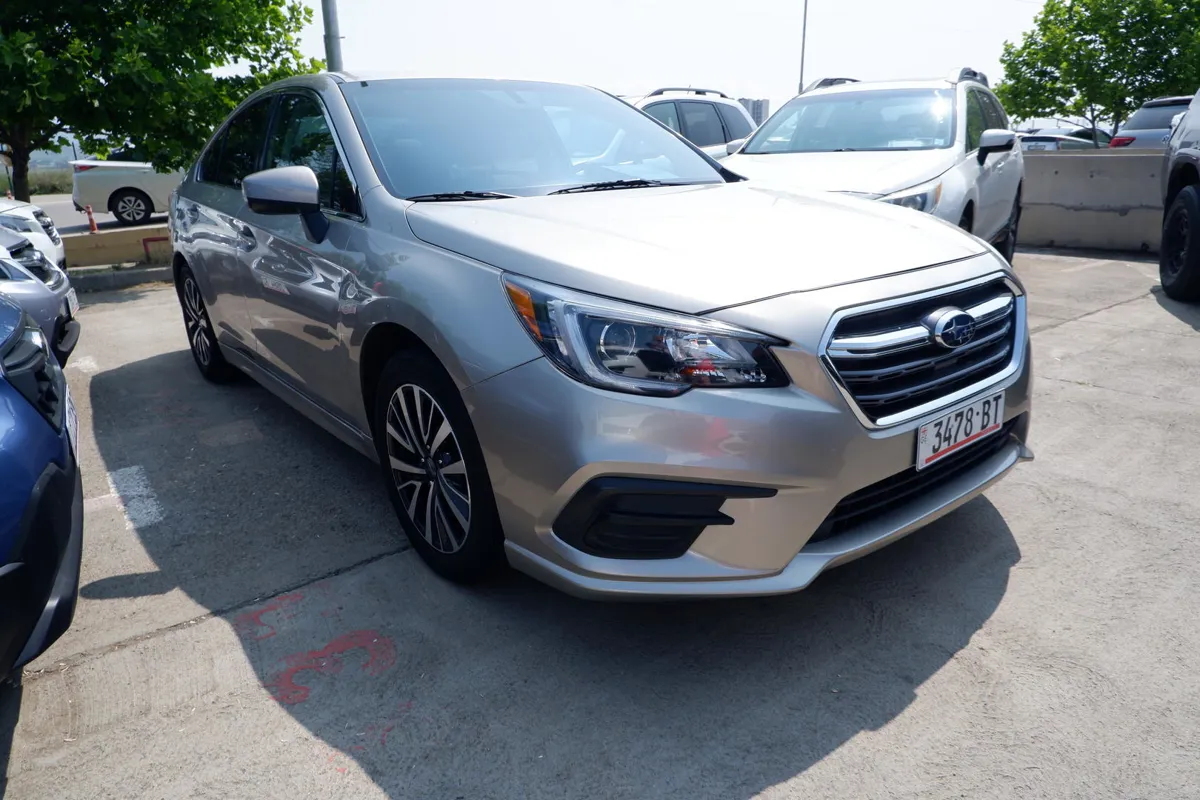 Subaru Legacy - фото 1