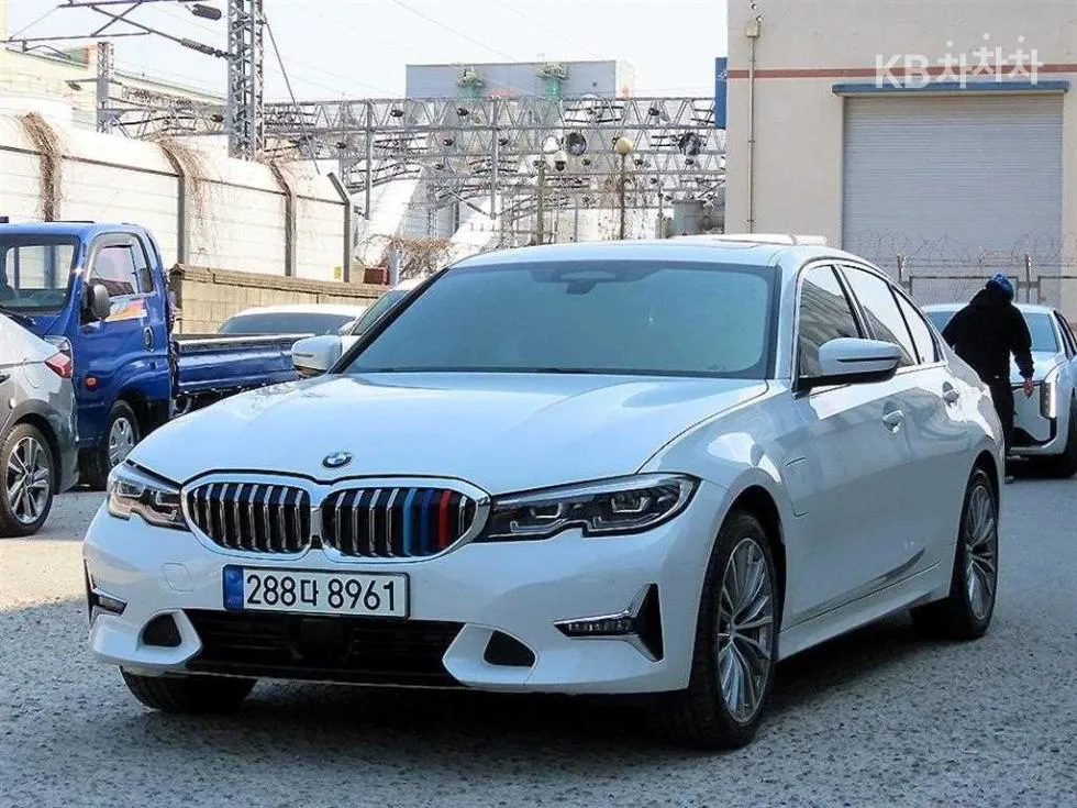 BMW 3시리즈 (G20) 330e M Sport - фото 1