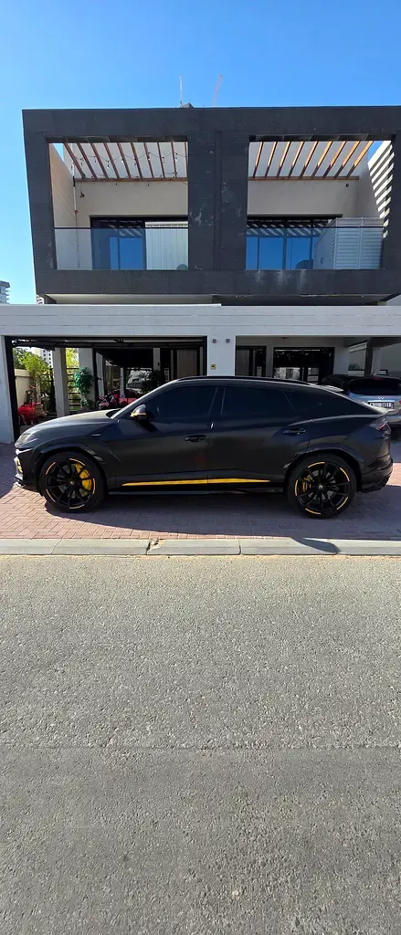Lamborghini Urus - фото 1