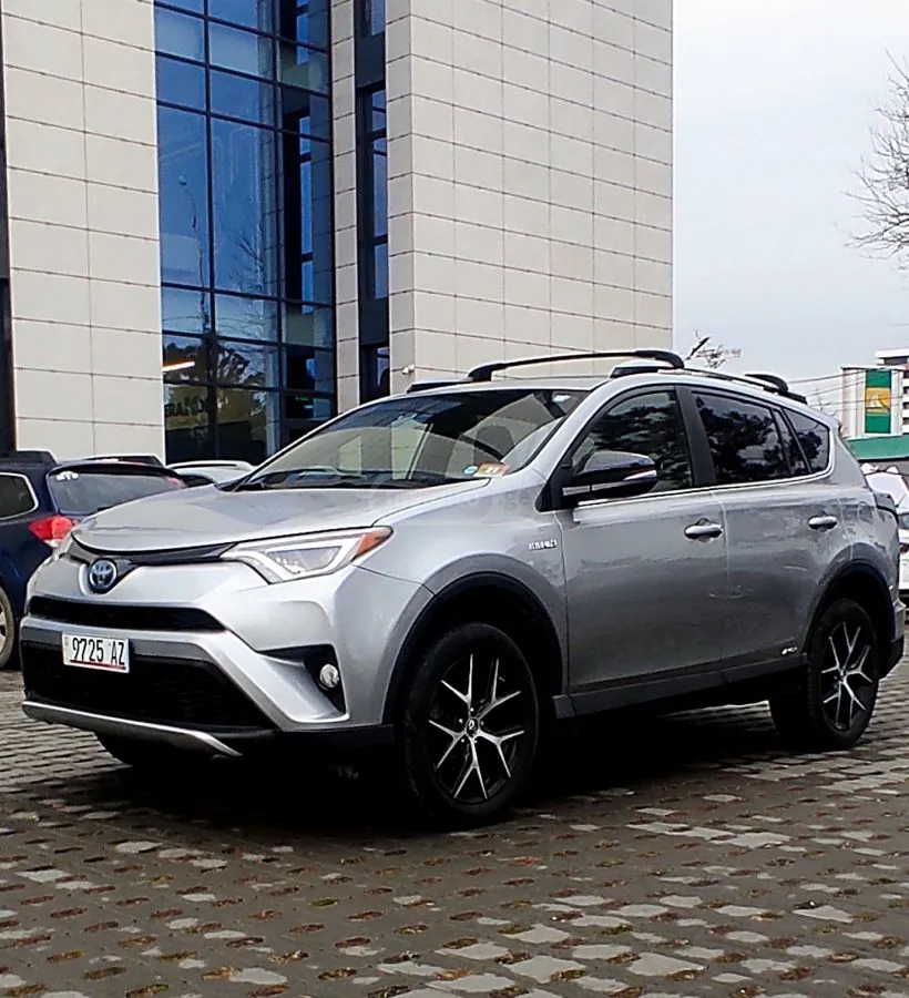 Toyota RAV 4 - фото 1
