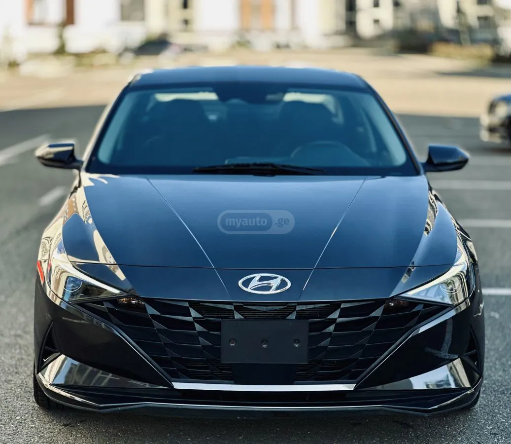 Hyundai Elantra - фото 1