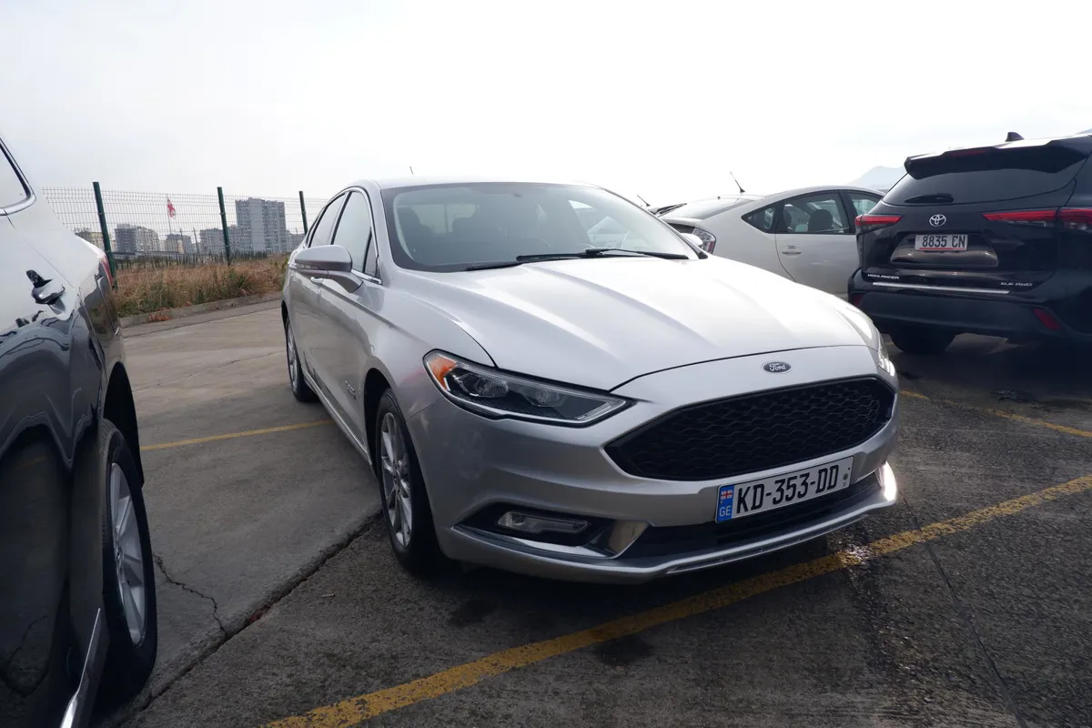 Ford Fusion - фото 1