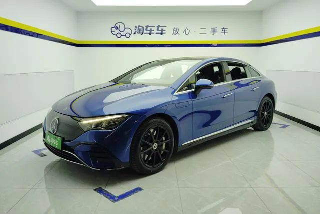 Mercedes-Benz EQE - фото 1