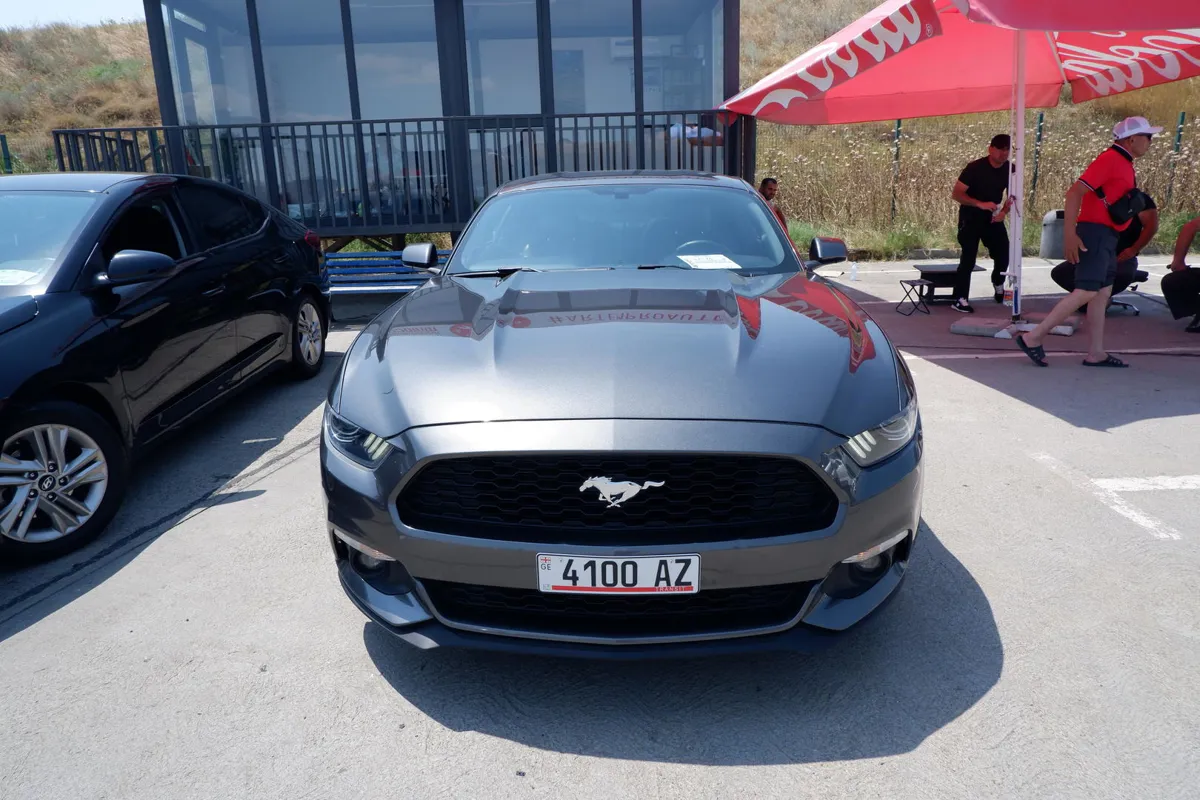 Ford Mustang - фото 1