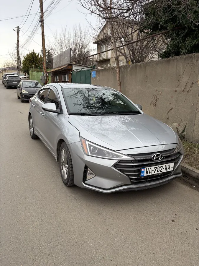 Hyundai Elantra - фото 1