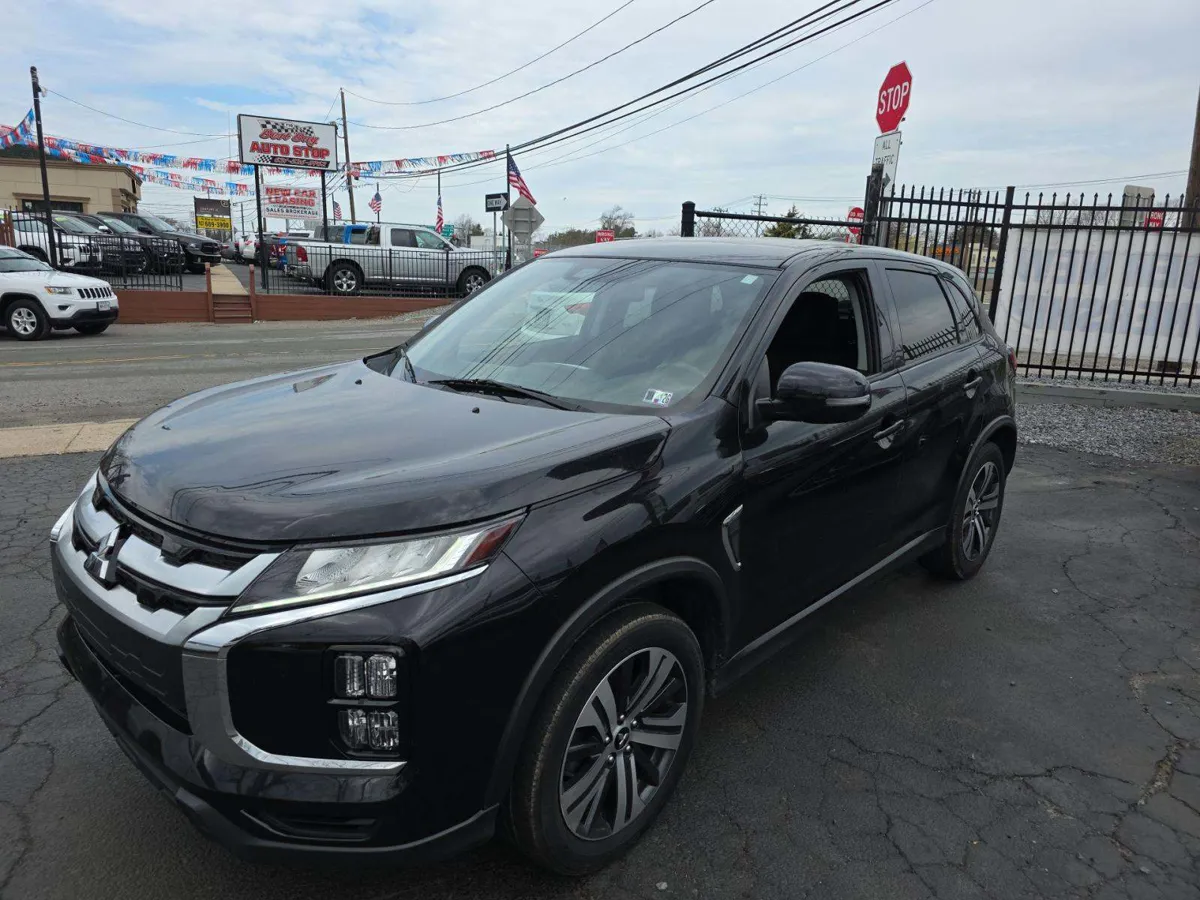 Mitsubishi Outlander Sport 2.0 LE - фото 1