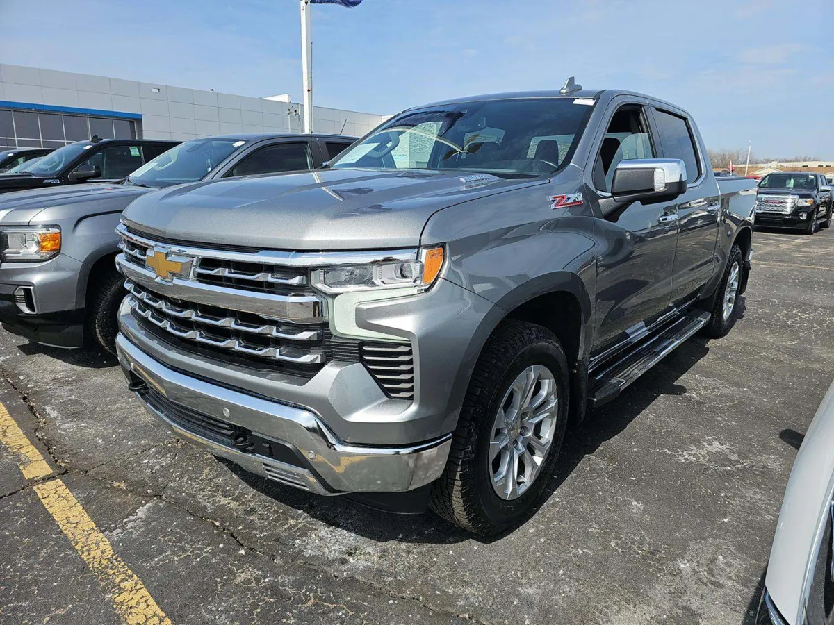 Chevrolet Silverado 1500 LTZ - фото 1
