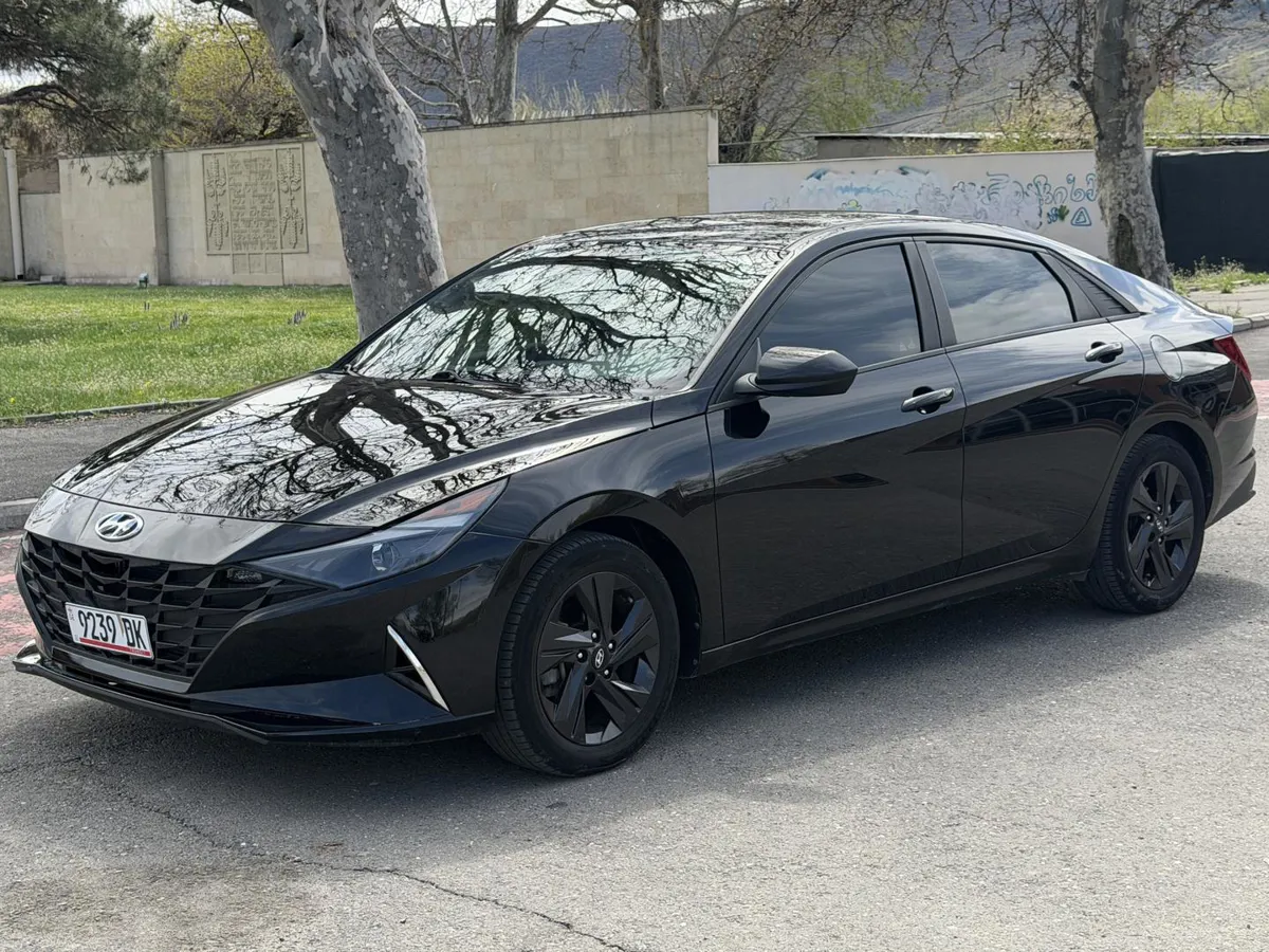 Hyundai Elantra - фото 1