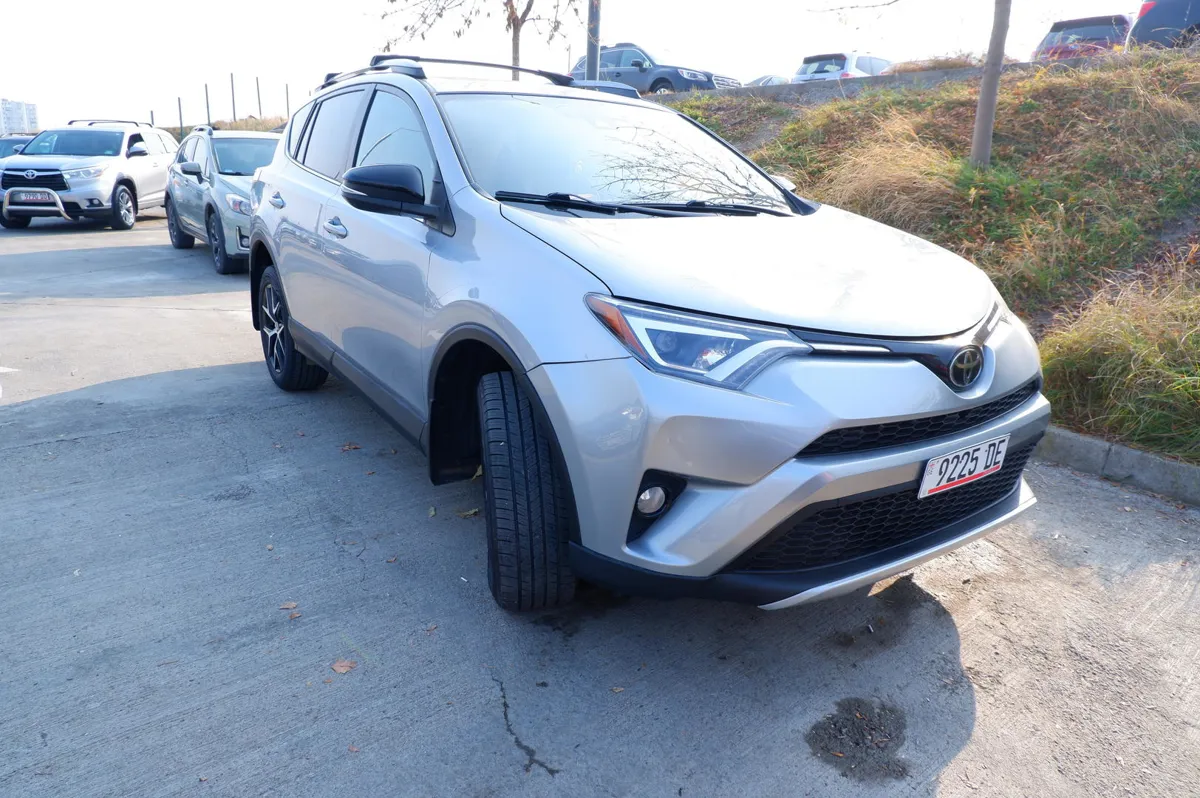 Toyota RAV 4 - фото 1