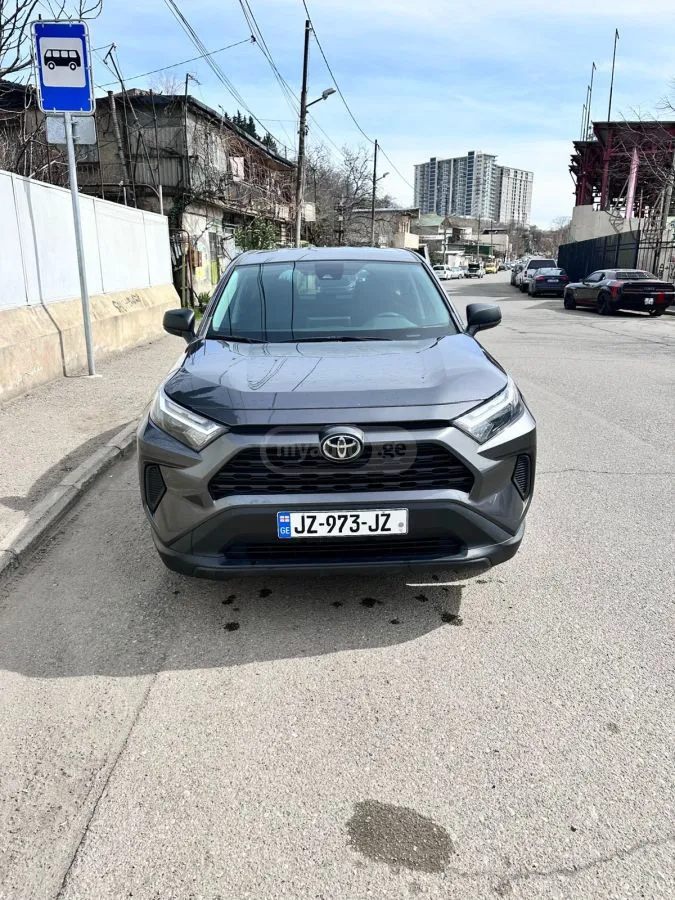 Toyota RAV 4 - фото 1