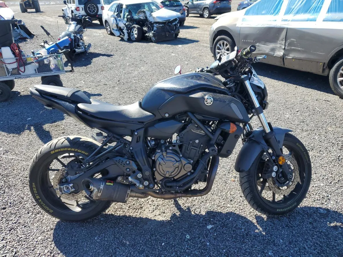 YAMAHA MT07 - фото 1