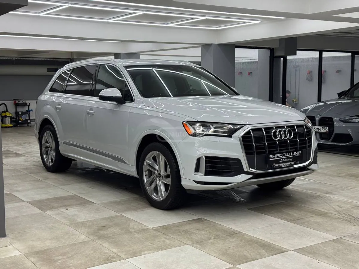 Audi Q7 - фото 1