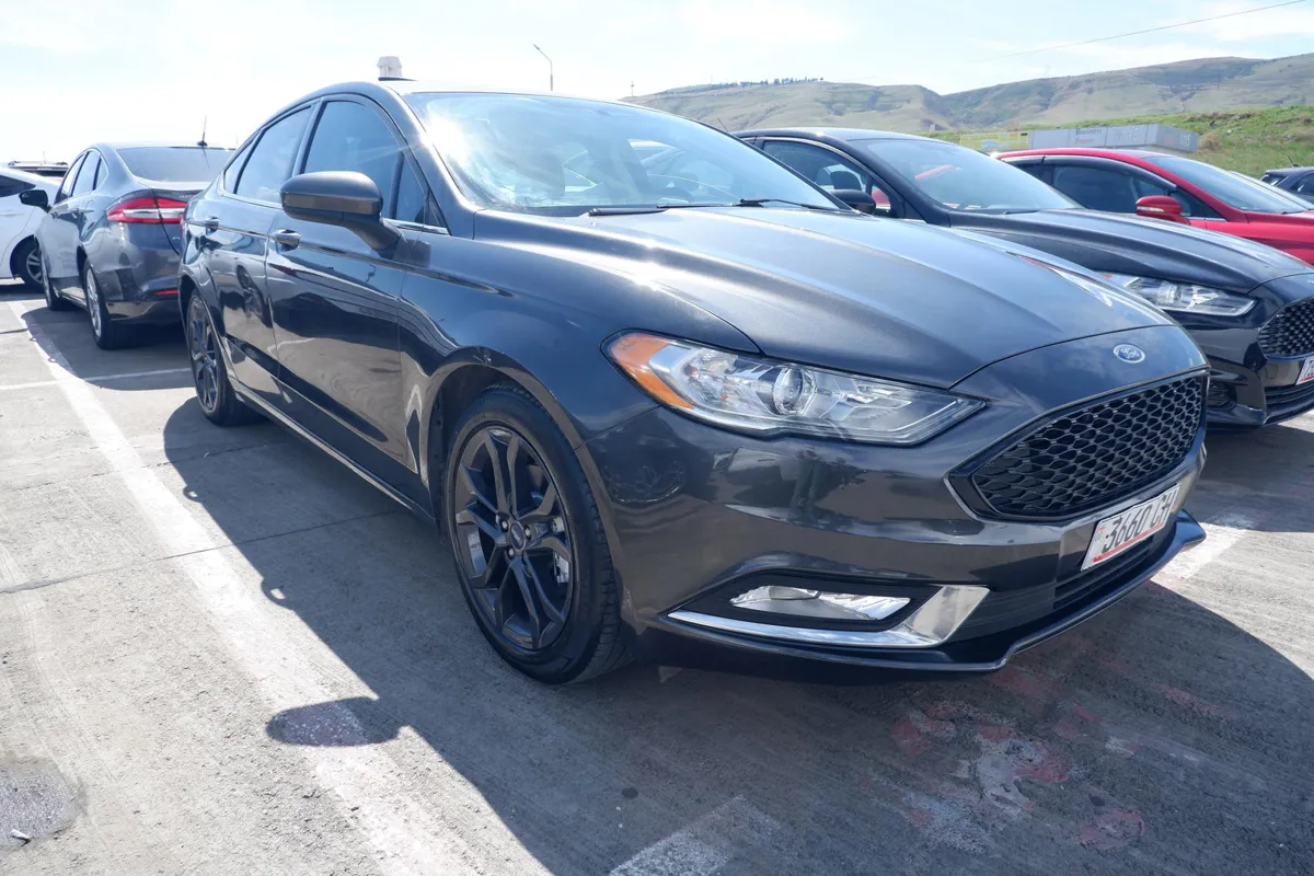 Ford Fusion - фото 1