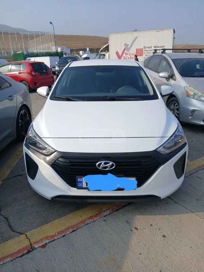 Hyundai Ioniq - фото 1