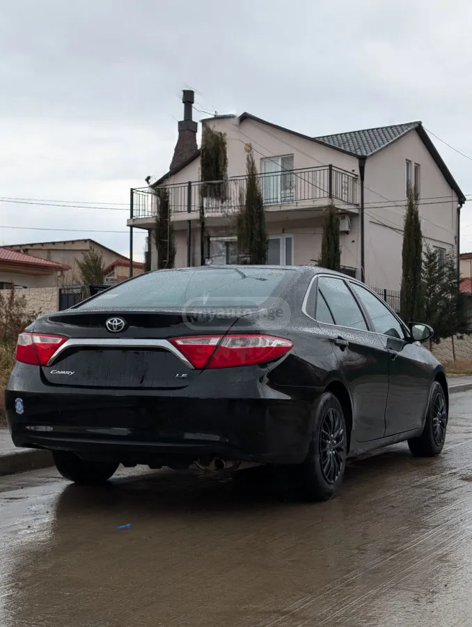 Toyota Camry - фото 1